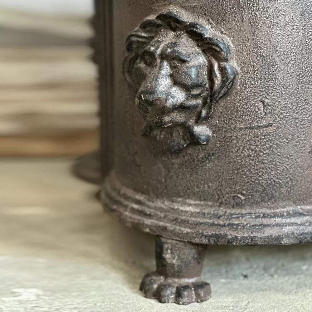 Cast Iron  Lion Flowerpot