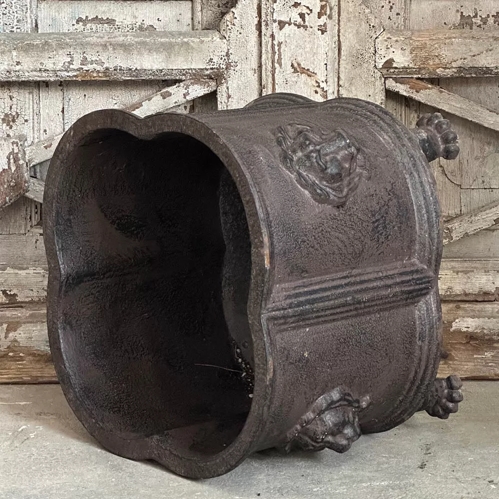 Cast Iron  Lion Flowerpot