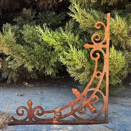 Cast Iron Corner Ornament